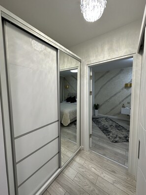 2 bedrooms, iron/ironing board, WiFi, bed sheets