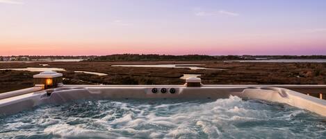 Outdoor spa tub