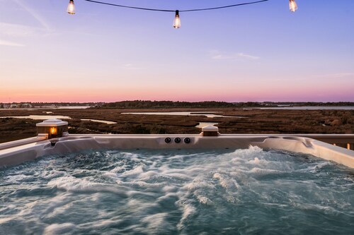 Family Winter Stay! Ocean Views! Hot Tub! Firepit!