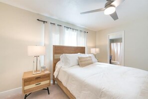 4 chambres, fer et planche à repasser, lit de bébé portatif