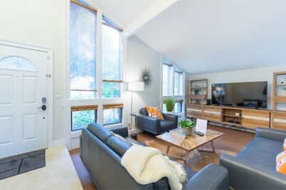 Mid-century Modern Villa w/ Pool Near Universal