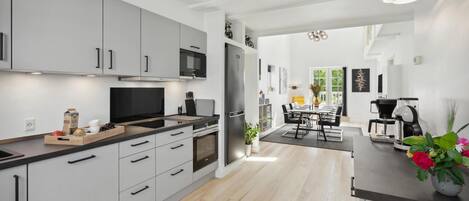 Kühlschrank, Herdplatte, Geschirrspüler