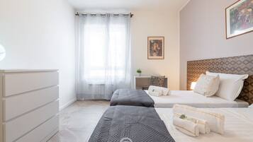 4 bedrooms, travel crib, WiFi, bed sheets