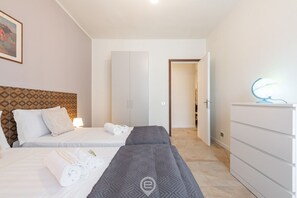4 quartos, escrivaninha, berço de viagem, Wi-Fi