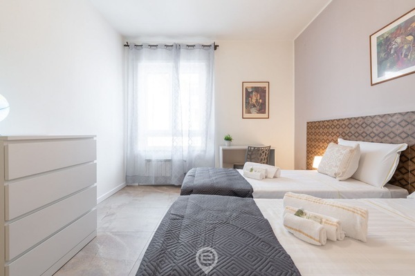 4 bedrooms, desk, travel cot, WiFi