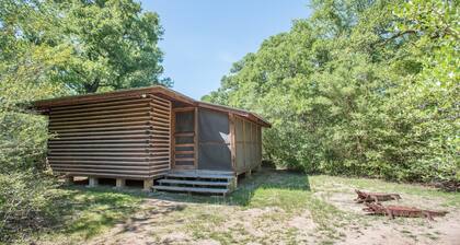 7F Lodge - Batts Ferry Cabin w/Breakfast - Log Cabin w/ Jacuzzi Tub and Fire Pit