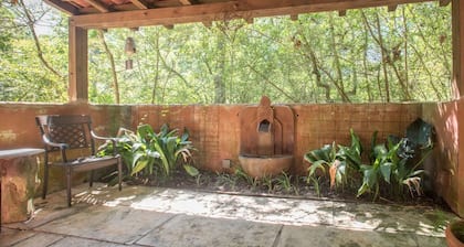7F Lodge - Spain Spanish Hacienda Splendor w/Jacuzzi Tub and Breakfast
