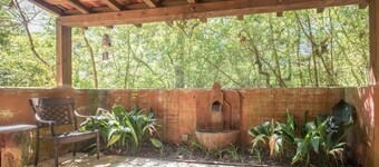7F Lodge - Spain Spanish Hacienda Splendor w/Jacuzzi Tub and Breakfast