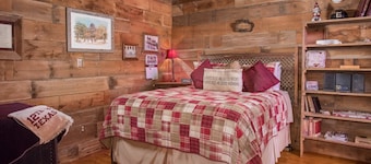 7F Lodge - Sully's Place  An Aggie Tradition with Aggie Style w/outdoor Jacuzzi and Breakfast