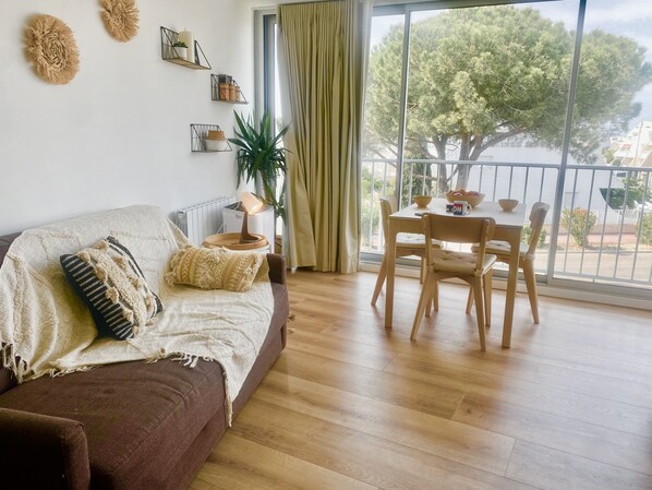 TV - Les Caravelles - Appartement Une chambre avec parking proche plage (Le Grau-du-Roi)