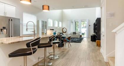 At Lakes Upscale Villa/Next to Downtown Orlando