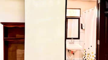 Kamar Triple Superior | Kamar mandi | Perlengkapan mandi gratis