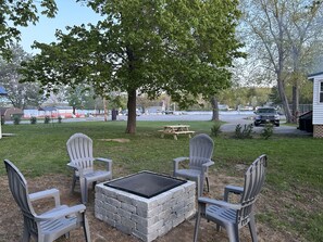 Outdoor dining - Lincoln Park Lakeside (Lincoln)