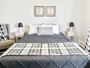 4 bedrooms, desk, iron/ironing board, travel crib