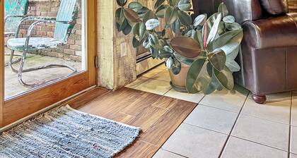 Luxury Country Home, Spacious and Cozy, with Sun Room