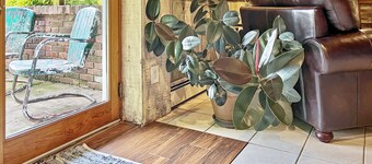 Luxury Country Home, Spacious and Cozy, with Sun Room