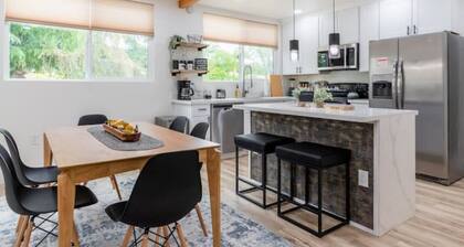 Modern Charm/Large families and friend groups