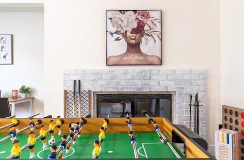 Modern Charm/Large families and friend groups