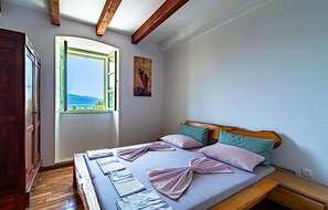 5 bedrooms, free WiFi, bed sheets