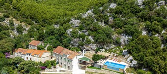 5 bedroom gorgeous home in Viganj