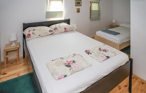 1 chambre, fer et planche à repasser, lit parapluie, Wi-Fi gratuit
