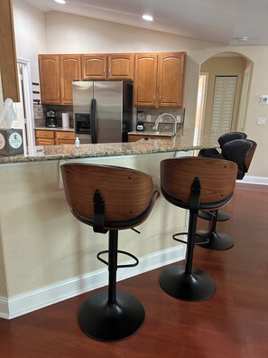 Fridge, microwave, oven, stovetop - Amazing and spacious home. 4be2Bth, and beautiful screened private pool. (Port St. Lucie)