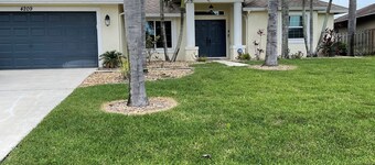 Amazing and spacious home. 4be2Bth, and beautiful screened private pool.