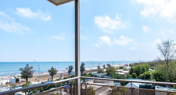Property grounds - SE001 - Senigallia, one bedroom apartment on the sea with beach (Senigallia)