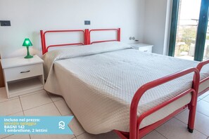 Room - SE001 - Senigallia, one bedroom apartment on the sea with beach (Senigallia)