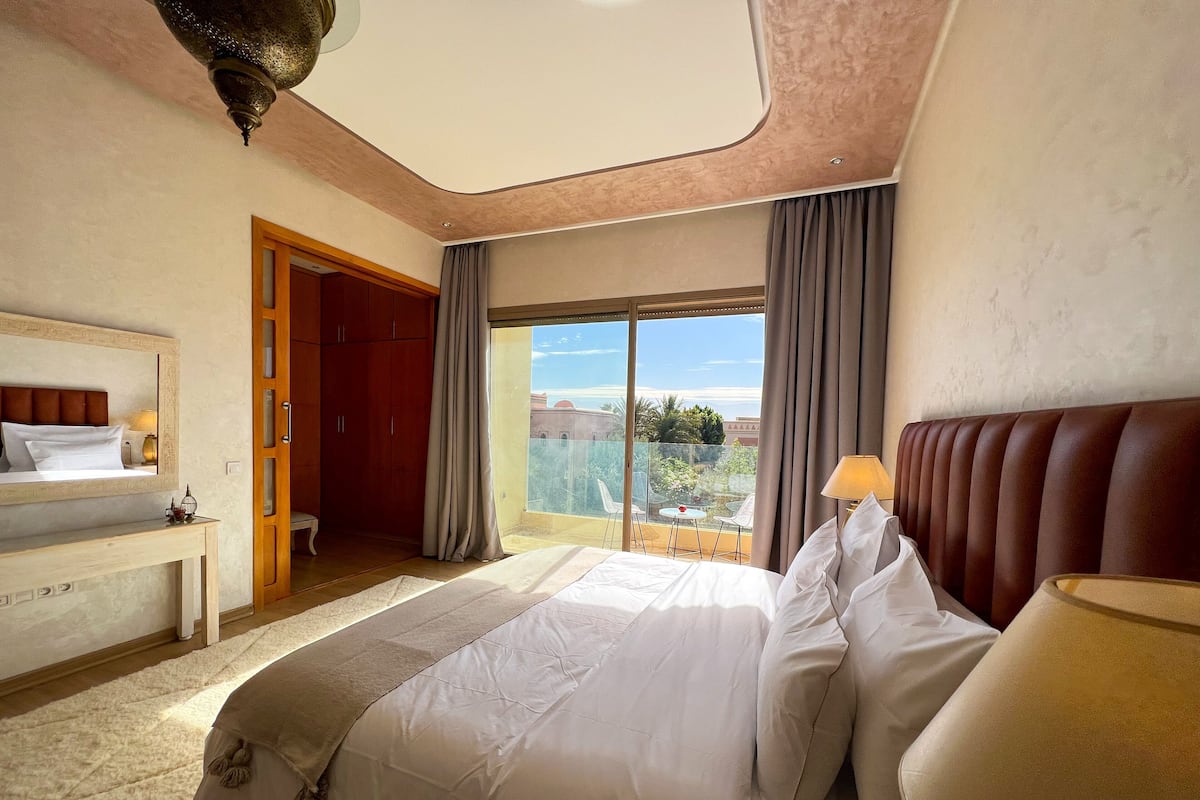 1 bedroom, Frette Italian sheets, premium bedding, down duvets