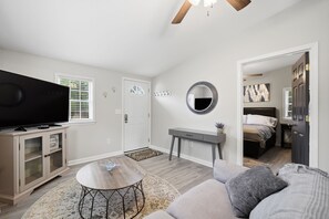 1 bedroom, iron/ironing board, WiFi