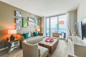 Luxury Apartment | Living area | 48-inch Smart TV with cable channels, TV - Fantastic 2BR Condo at Hollywood (Hollywood)