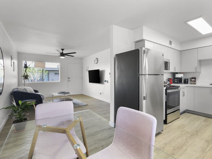 City Apartment | Private kitchen | Full-size fridge, microwave, oven, dishwasher