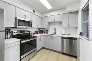 City Apartment | Private kitchen | Full-size fridge, microwave, oven, dishwasher