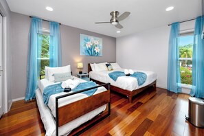 5 chambres, bureau, fer et planche à repasser, lit parapluie