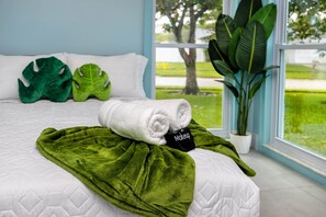 5 Schlafzimmer, Zimmersafe, Schreibtisch, Bügeleisen/Bügelbrett