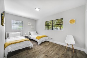 3 bedrooms, iron/ironing board, WiFi, bed sheets