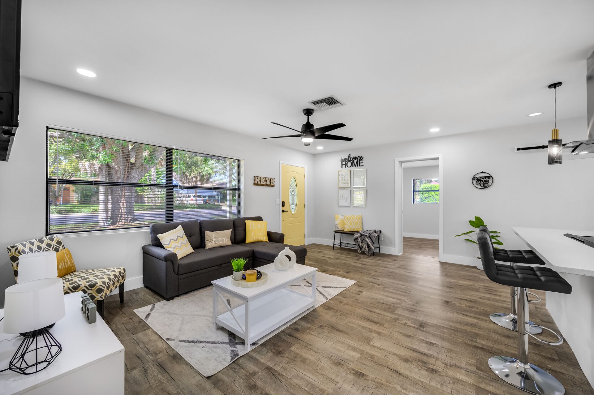 Sunshine house - 10 min from the beach!