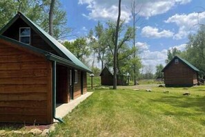 Exterior - :)River Getaway LogCabin | 4ComfyQBed +Electric #3 (Belfast)