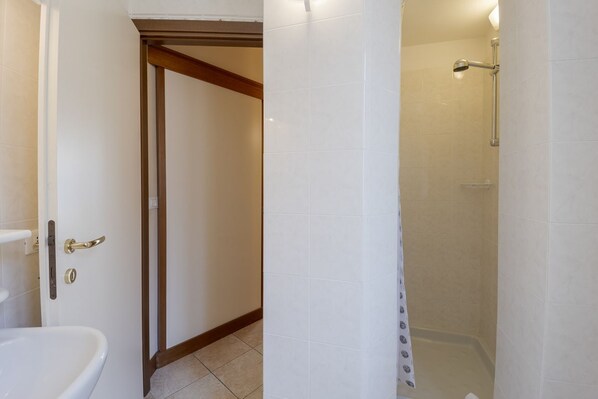 Unclassified image, 1 of 20, button