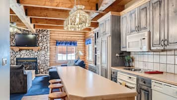 雪櫃、微波爐、焗爐、爐具