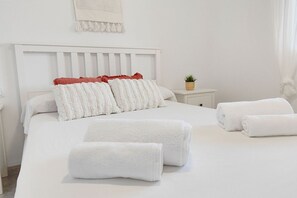 2 bedrooms, iron/ironing board, WiFi, bed sheets