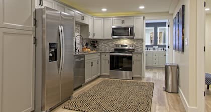 Modern Studio near Downtown & TIEC ~ Magical Patio