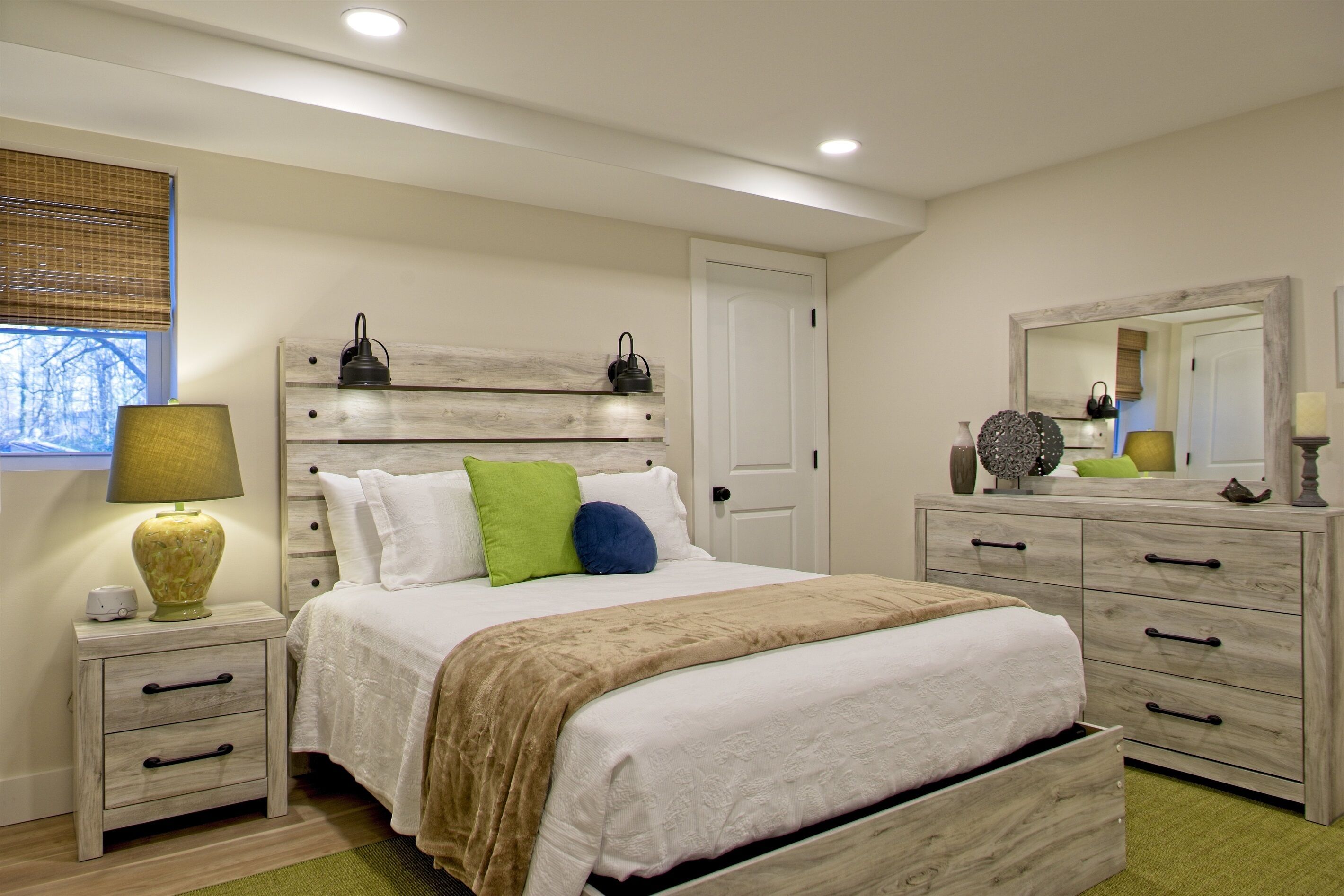 2 bedrooms, desk, iron/ironing board, WiFi (free)