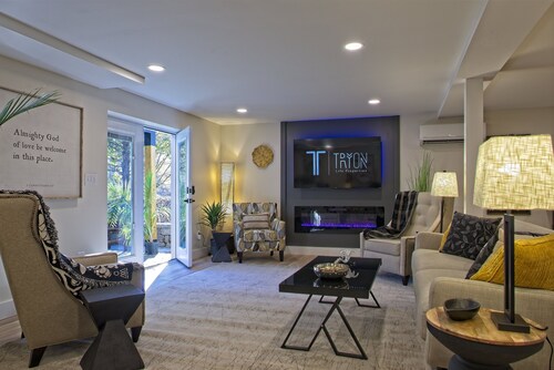 Modern Studio near Downtown & TIEC ~ Magical Patio