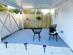 Terrace/patio - New, Cozy & peaceful stay, 30 minutes from New Orleans. Family and pet friendly! (Slidell)