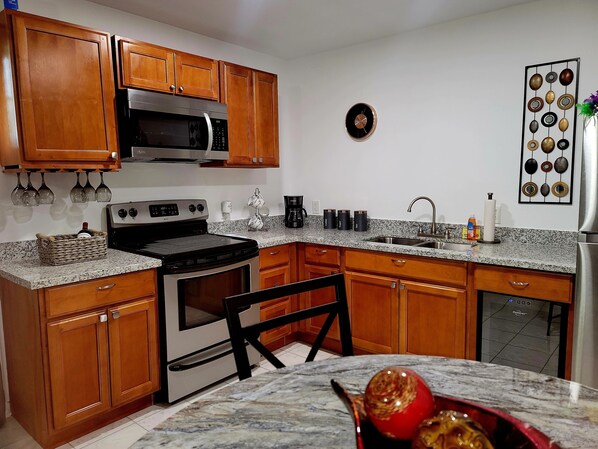 Fridge, microwave, oven, stovetop - New, Cozy & peaceful stay, 30 minutes from New Orleans. Family and pet friendly! (Slidell)