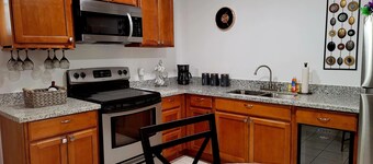 New, Cozy & peaceful stay, 30 minutes from New Orleans. Family and pet friendly!