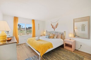 3 bedrooms, desk, iron/ironing board, travel crib