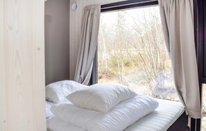 5 bedrooms, bed sheets